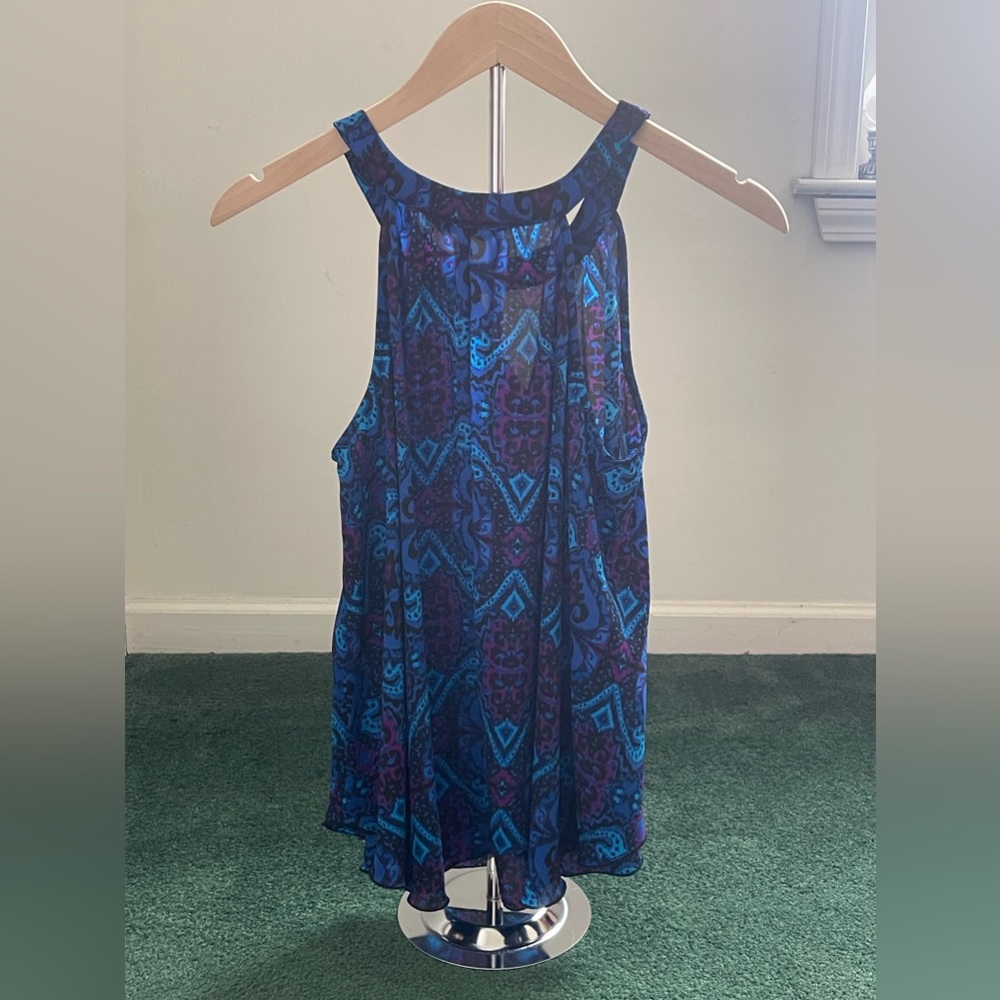 Women’s halter neck front key hole tank